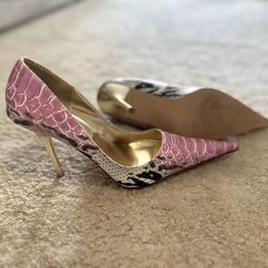 Stunning pink and gold snake print heels ! Worn once only!